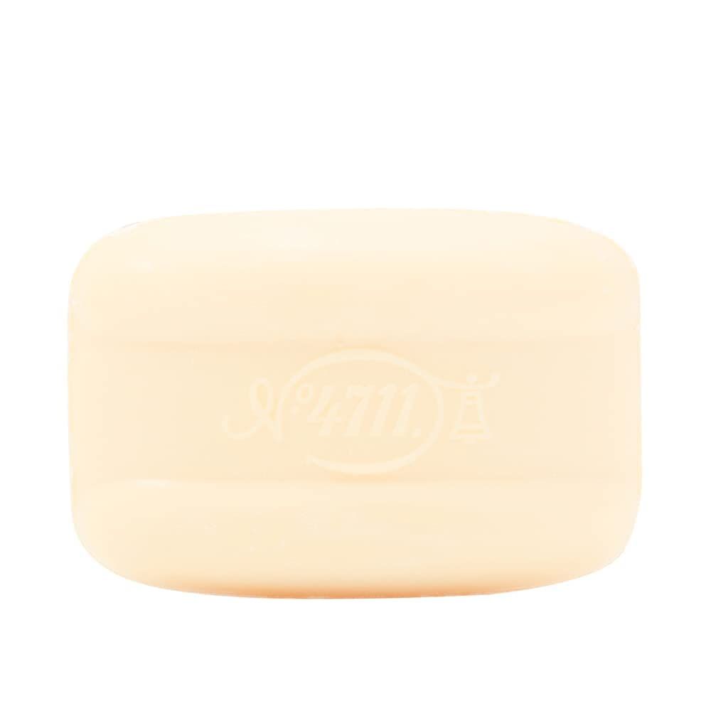 Sapone crema 4711 giallo chiaro, rettangolare, con logo. Scritta '4711' sul sapone.