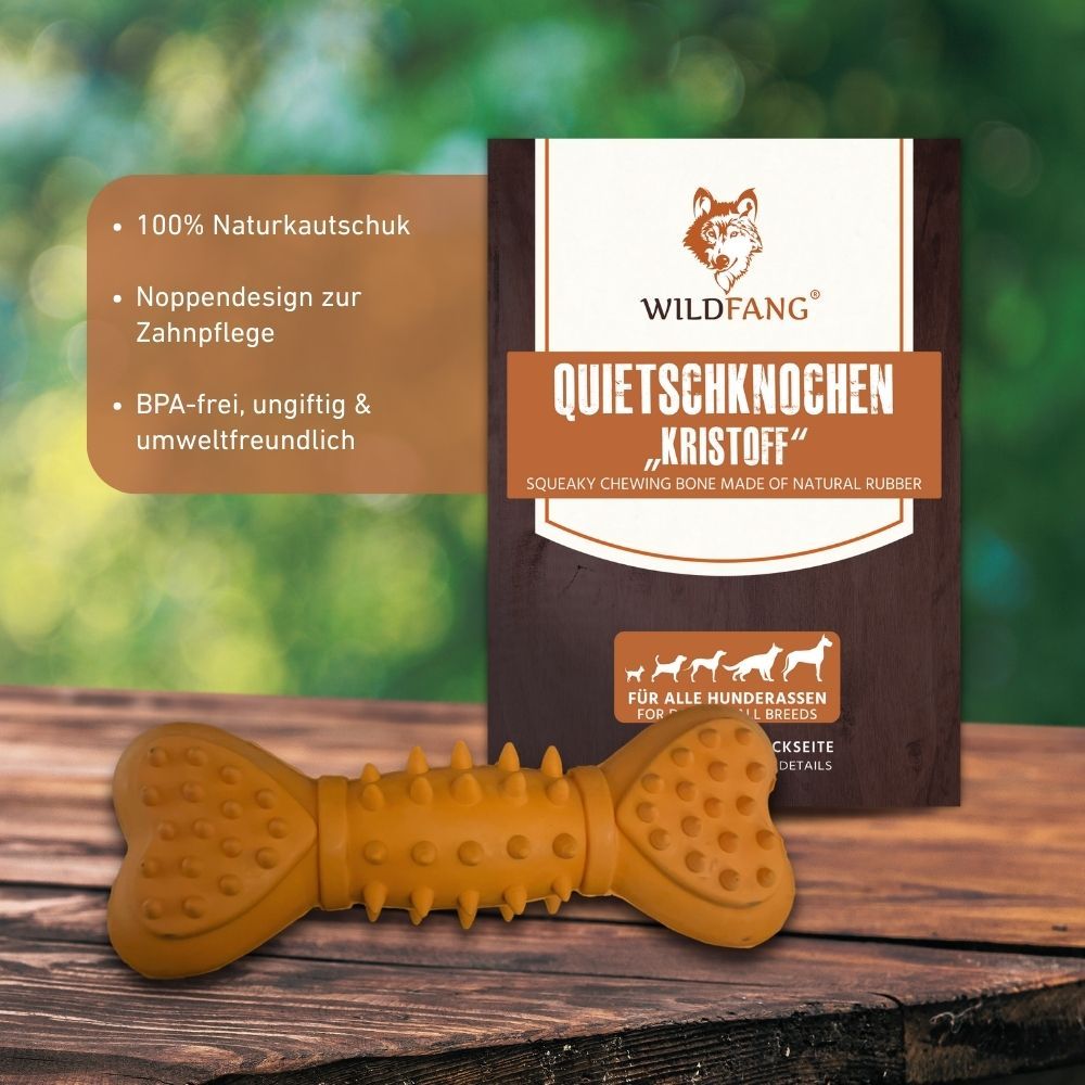 Un osso da masticare arancione è posto accanto a una confezione. Sulla confezione c'è scritto WILDFANG Quietschknochen "Kristoff".