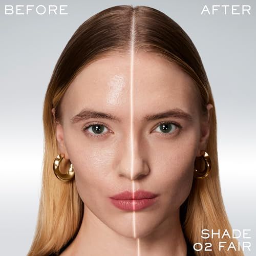 Viso, a sinistra senza trucco, a destra con trucco. Testo: Shade 02 Fair.