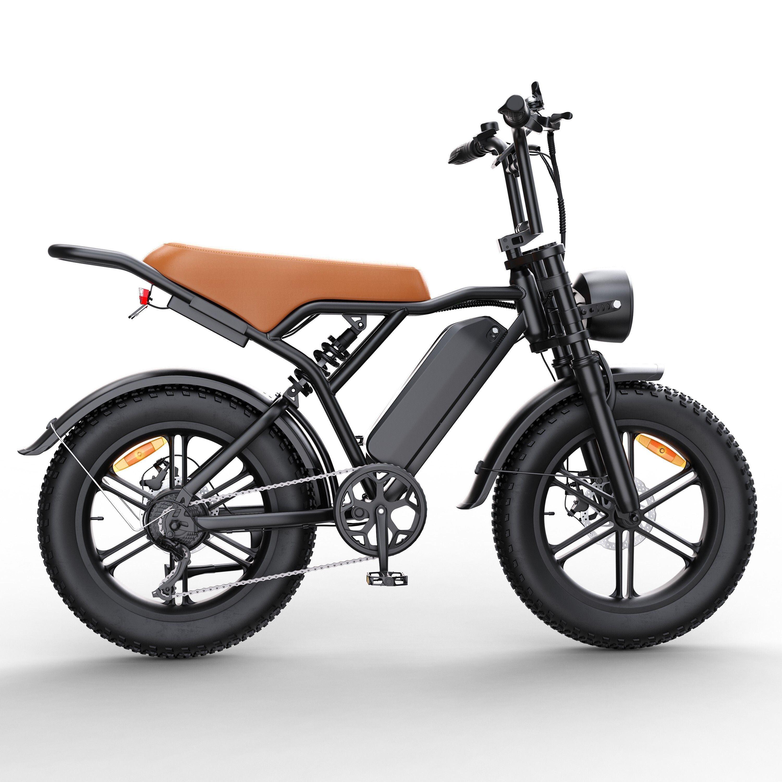 E-bike nera, sella marrone. Pneumatici larghi, faro, portapacchi. Trasmissione a 7 velocità.