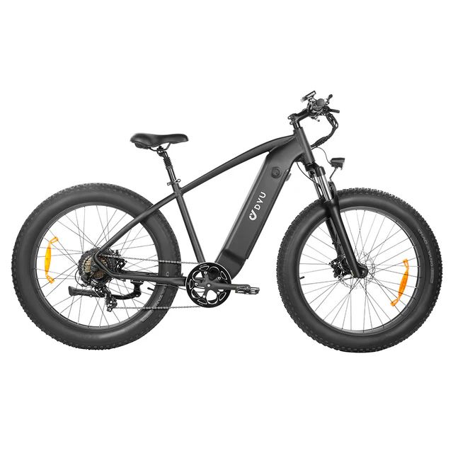 E-bike nera, vista laterale. Logo DYU sul telaio. Pneumatici larghi. Riflettori gialli.