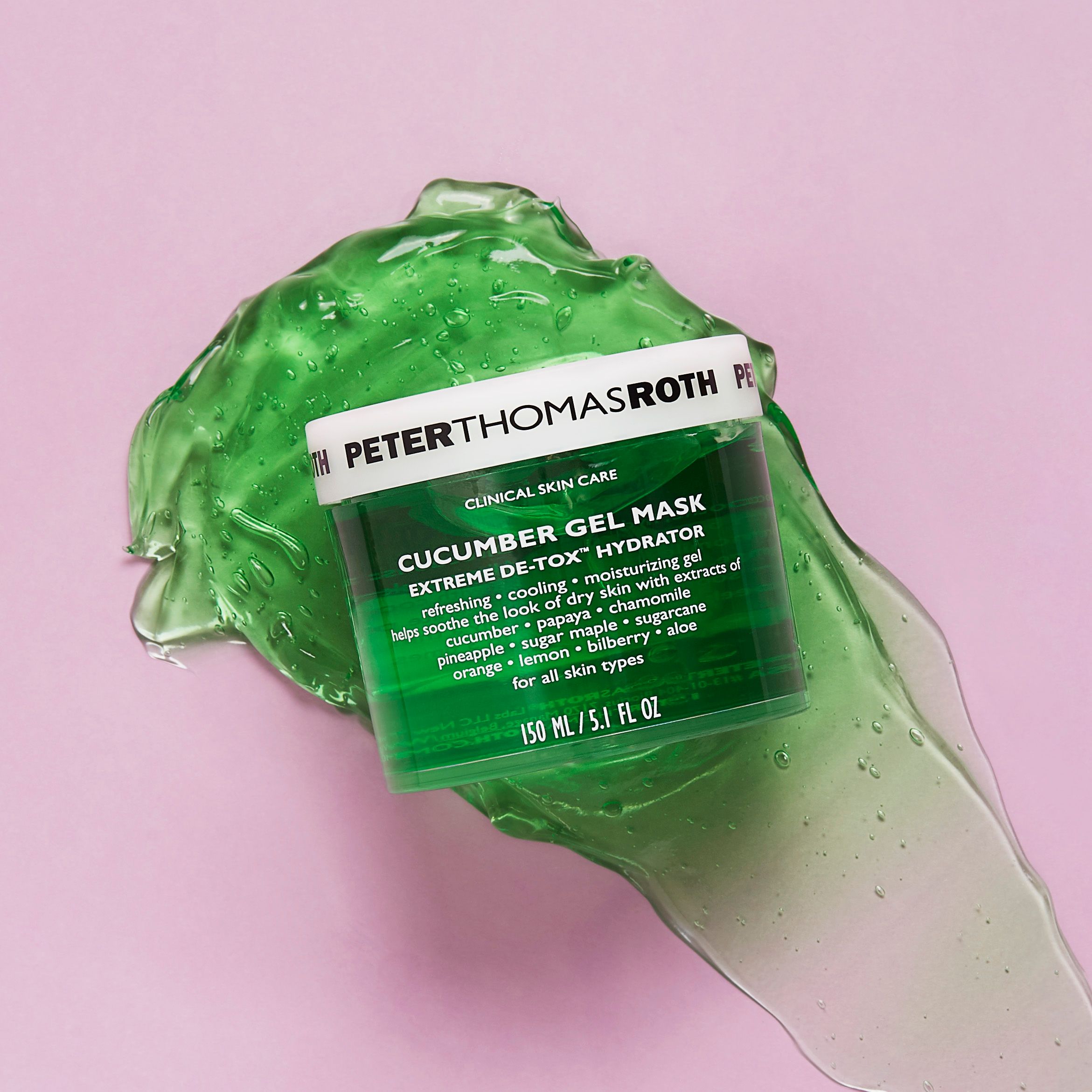 Gel verde e un barattolo. Scritta: Peter Thomas Roth, Cucumber Gel Mask. Testo: Extreme De-Tox Hydrator.